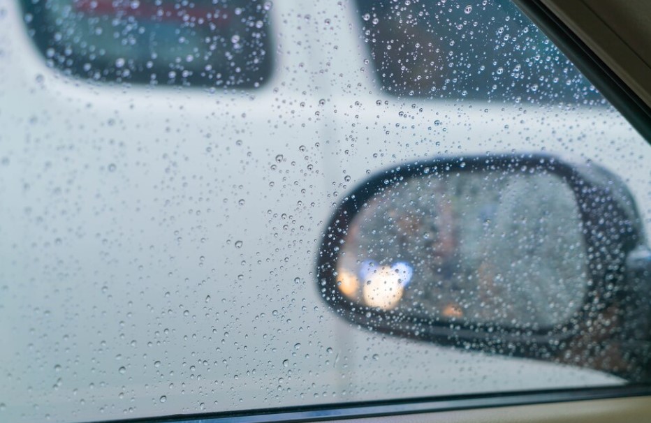 8 Tips Jaga Mobil Agar Nggak 'Kuyup' di Musim Hujan!