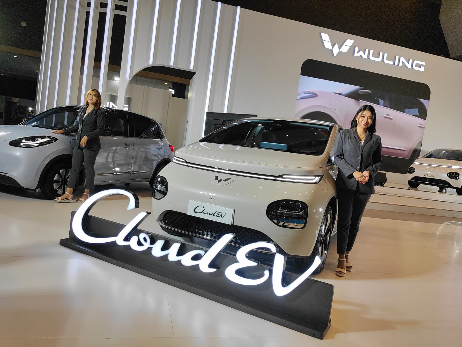 Wuling Cloud EV Dijual Rp 410 Juta, Konsumennya Bisa Kebanjiran Bonus!