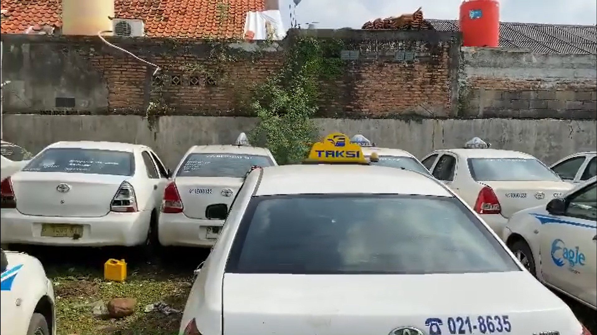 Ngenes! Begini Cerita Korban Penipuan Showroom Mobil Eks Taksi di Bekasi