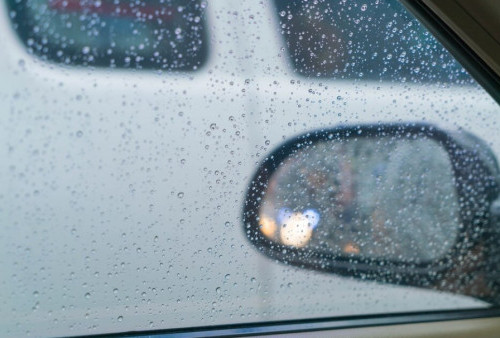 8 Tips Jaga Mobil Agar Nggak 'Kuyup' di Musim Hujan!
