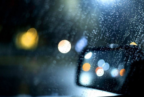 Pakai Cara Ini Agar Pandangan Saat Mengemudi Tidak Terganggu Lagi ketika Hujan